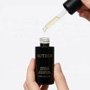 AUTEUR Definitive Sun Drops SPF 50 SPF face oil – lifestyle image
